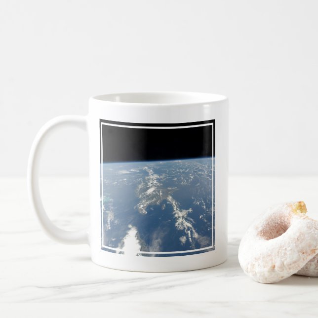 Die Sahara-Staubwolke fliegt nach Westen in den At Kaffeetasse (Mit Donut)