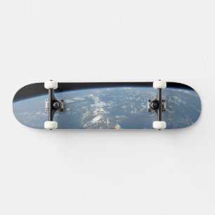 Die Sahara-Staubwolke fliegt nach Westen in den At Skateboard