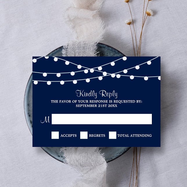 Die Saitenleuchten an der Blue Wedding Collection RSVP Karte (Von Creator hochgeladen)