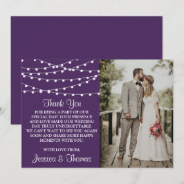 Die Saitenleuchten auf der Lila Hochzeitskollektio Dankeskarte