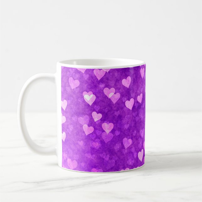Die scharfen Lichter formen lila Kaffeetasse (Links)