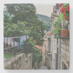Die schmale Steinstraße in Dubrovnik Steinuntersetzer