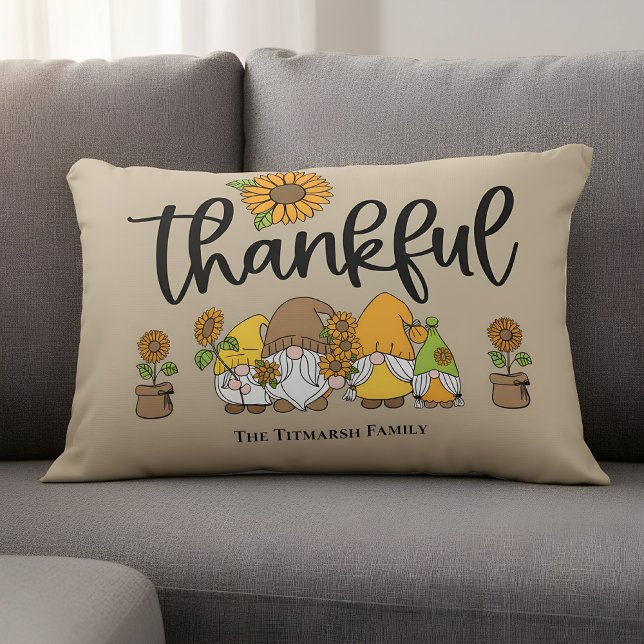 Die schöne kleine Sonnenblumenfamilie Dekokissen (thankful little gnomes pillow)