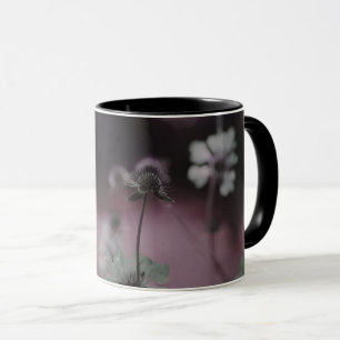 Die Schönheit einer Blume mit Pinseln Tasse
