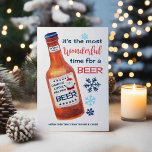 Die schönste Zeit für ein Bier Funny Funny Weihnac Feiertagskarte<br><div class="desc">Mit dieser lustigen Weihnachtskarte für den Spaß,  die mit einer "Kleinen Helfer des Weihnachtsmanns"-Bierflasche mit der Aufschrift "Es ist die wunderbarste Zeit für ein Bier" und Winterschneeflocken aufwartet. Kunst von KL Stock.</div>