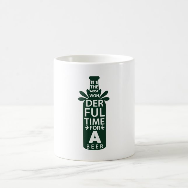 Die schönste Zeit für ein Bier Kaffeetasse (Mittel)