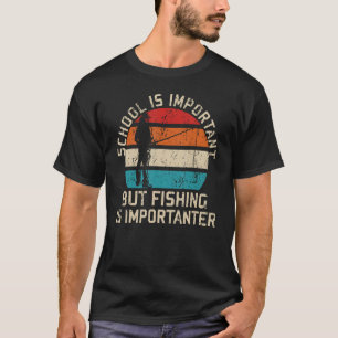Die Schule ist wichtig, aber das Angeln ist wichti T-Shirt