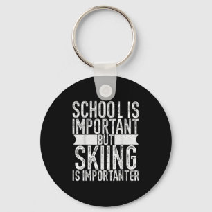 Die Schule ist wichtig, aber das Skifahren ist wic Schlüsselanhänger