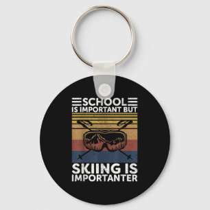 Die Schule ist wichtig, aber das Skifahren ist wic Schlüsselanhänger