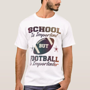 Die Schule ist wichtig, aber Fußball ist wichtig T-Shirt