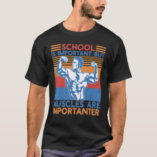 Die Schule ist wichtig, aber Muskeln sind wichtig T-Shirt