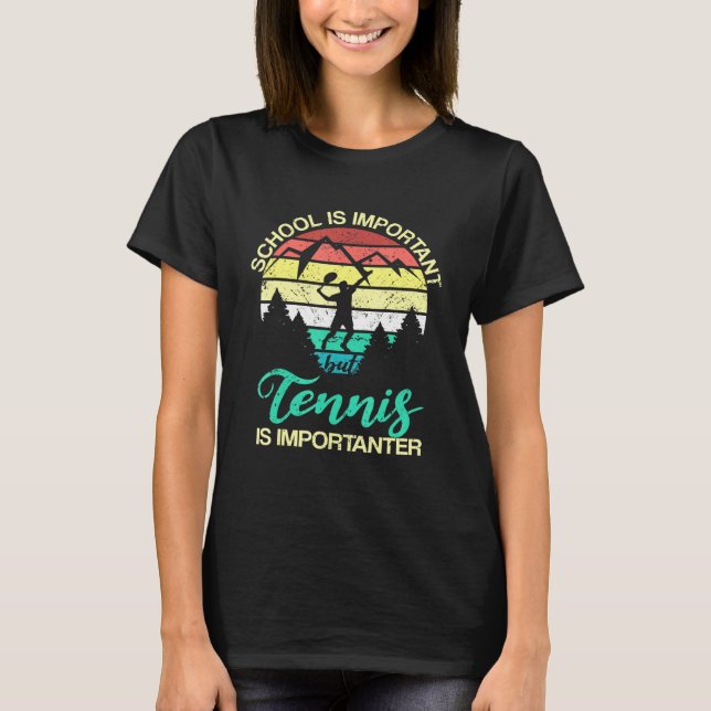 Die Schule ist wichtig, aber Tennis ist noch wicht T-Shirt (Vorderseite)