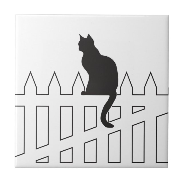 Die schwarze Katze, die auf weißem Pfosten-Zaun Fliese (Vorderseite)