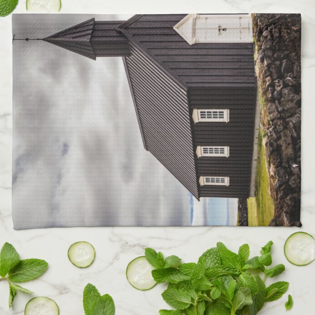 Die Schwarze Kirche Budir, Island Geschirrtuch (Gefaltet)