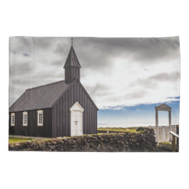 Die Schwarze Kirche Budir, Island Kissenbezug