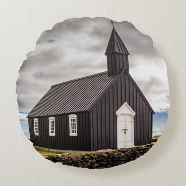 Die Schwarze Kirche Budir, Island Rundes Kissen (Vorderseite)