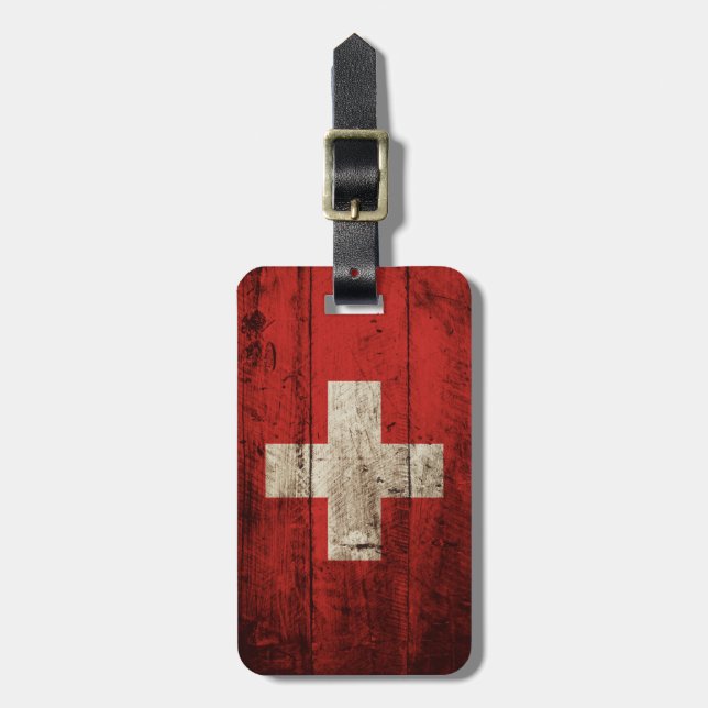 Die Schweiz-Flagge auf altem hölzernem Korn Gepäckanhänger (Vorderseite vertikal)