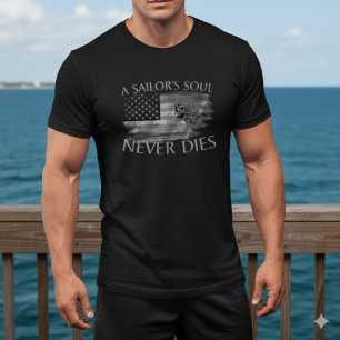 Die Seele eines Seemanns stirbt nie American Flag  T-Shirt