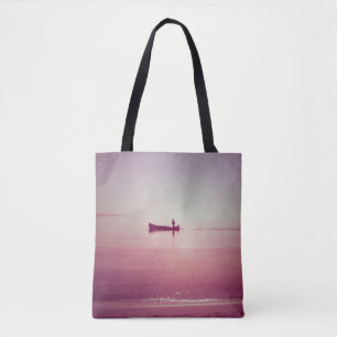 Die Silhouette der Fischer mit dem Schiff im Meer Tasche