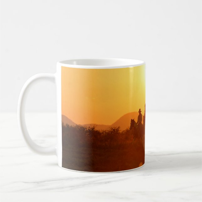 Die Silhouette des Fahrers als Kostüm w Kaffeetasse (Links)