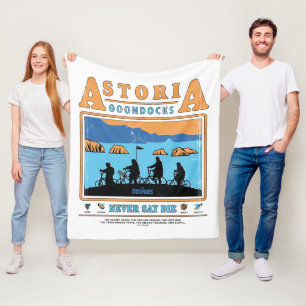 Die Silhouetten der Goonies über Astoria Goondocks Fleecedecke