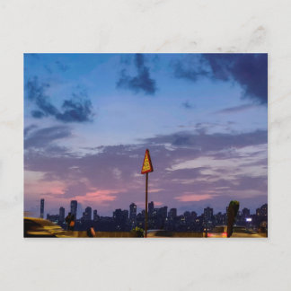 Die Skyline von Mumbai in der Dämmerung Postkarte