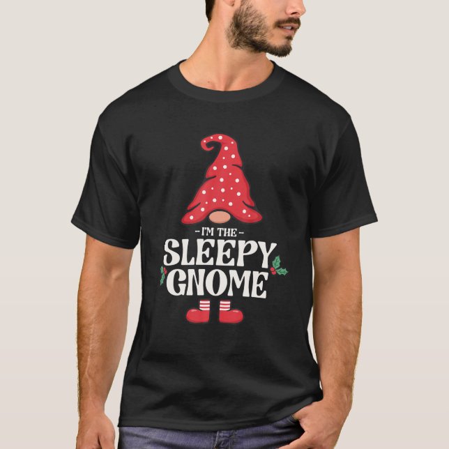 Die Sleepy Gnome Funny Family Matching Group T-Shirt (Vorderseite)