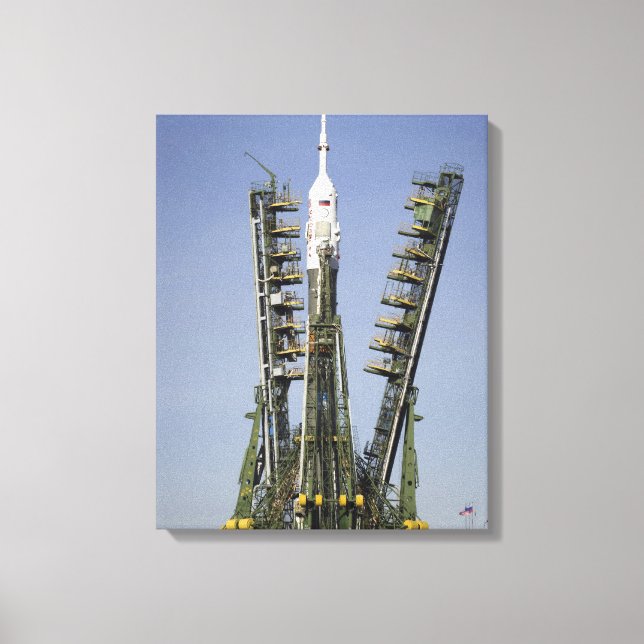 Die Sojus-Rakete wird in Position 4 errichtet Leinwanddruck (Vorderseite)