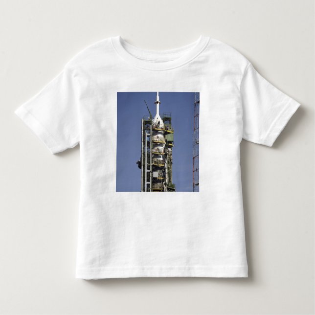 Die Sojus-Rakete wird in Position gebracht Kleinkind T-shirt (Vorderseite)
