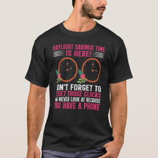 Die Sommerzeit ist hier die sonnige Sommersaison. T-Shirt