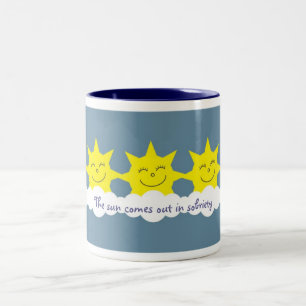 Die Sonne kommt in Nüchternheits-Tasse heraus Zweifarbige Tasse