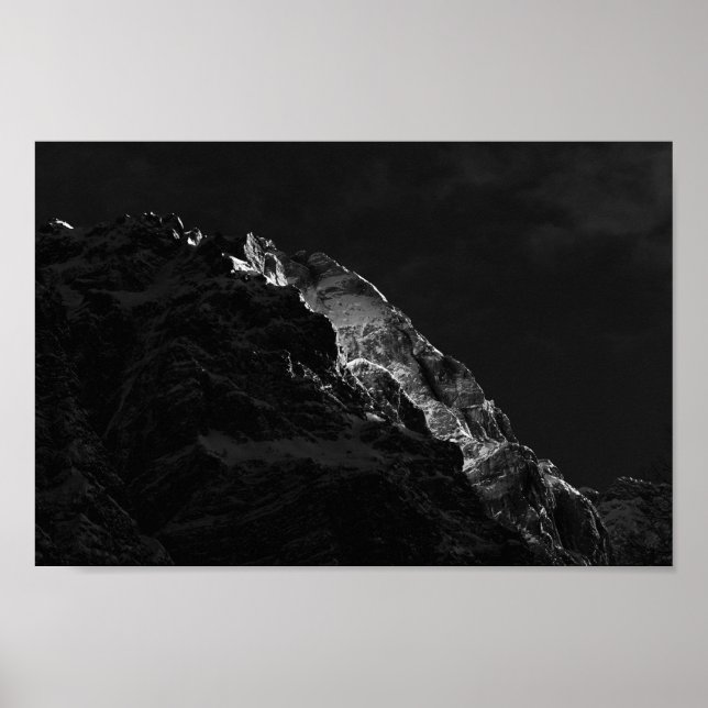 Die Sonne scheint auf den Bergen Poster (Vorne)