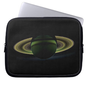 Die Sonne scheint hinter dem Planeten Saturn und w Laptopschutzhülle