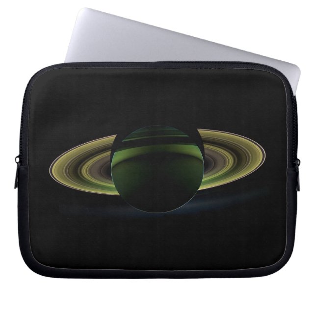Die Sonne scheint hinter dem Planeten Saturn und w Laptopschutzhülle (Vorderseite)