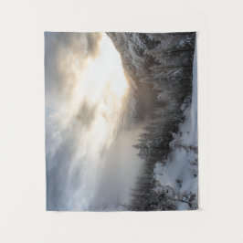 Die Sonne strahlt in atemberaubender Winterlandsch Wandteppich