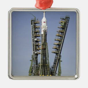 Die Soyuz Rakete wird in Position 4 aufgerichtet Ornament Aus Metall