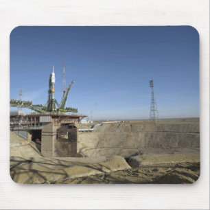 Die Soyuz Rakete wird in Position 5 aufgerichtet Mousepad