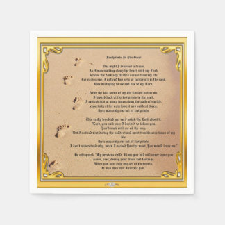Die Spuren von Papieren Napkin im Sand Serviette