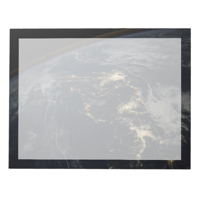 Die Stadt leuchtet nachts in Japan. Notizblock (Vorderseite)