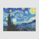Die Sternennacht von Vincent Van Gogh Seidenpapier<br><div class="desc">Das Gemälde wird von einem Sternenhimmel beherrscht. Es nimmt drei Viertel des Flugzeug ein und erscheint turbulent, sogar aufgeregt, mit stark wirbelnden Mustern, die wie Wellen über die Oberfläche rollen. Es ist von hellen Orben umgeben - darunter der Halbmond ganz rechts und die Venus, der Morgenstern, links von Mitte -...</div>