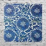 Die Stille in Blau: Chinesische Kunst der Blumen Fliese<br><div class="desc">Machen Sie Ihren Platz in einen seelenvollen Rückzugsort mit diesem chinesischen Ornament Blue Floral Tile. Die eleganten Muster und sanften Farbtöne verleihen dem Ganzen eine unvergleichliche Ruhe,  einen kulturellen Charme und einen zeitlosen Stil. Ein echtes Gesprächsstück für diejenigen,  die kunstvoll und Liebe schön leben.</div>