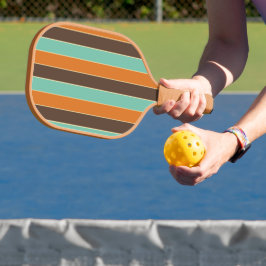 Die Streifen sind grün, schwarz und orange Pickleball Schläger