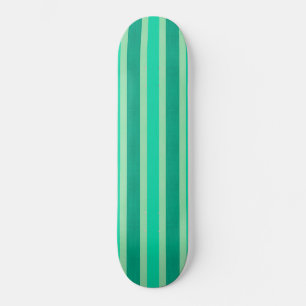 Die Streifen sind grün und türkis Skateboard