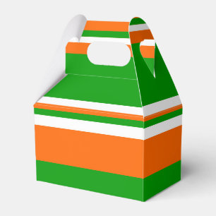 Die Streifen sind grün, weiß und orange Geschenkschachtel