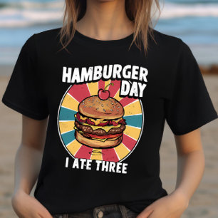 Die süße Überraschung: Hamburger mit einer Kirsche T-Shirt