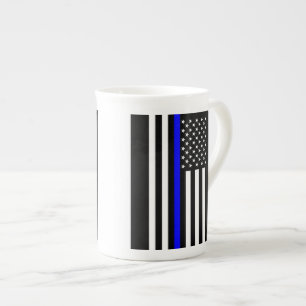Die symbolische dünne blaue Linie der amerikanisch Prozellantasse