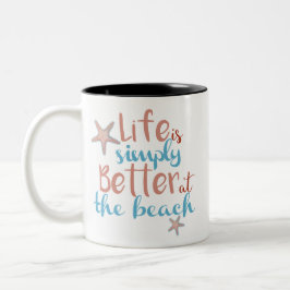 Die Tasse am Strand ist einfach besser