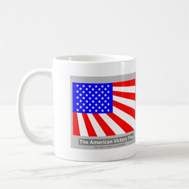 Die Tasse der amerikanischen Siegesflagge (Links)
