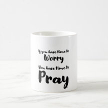 Die Tasse des Kaffees erinnert uns daran, uns kein