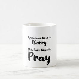 Die Tasse des Kaffees erinnert uns daran, uns kein